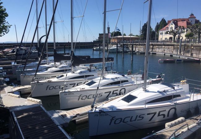 Focus 750 angelegt im Hafen Segelschule BSM