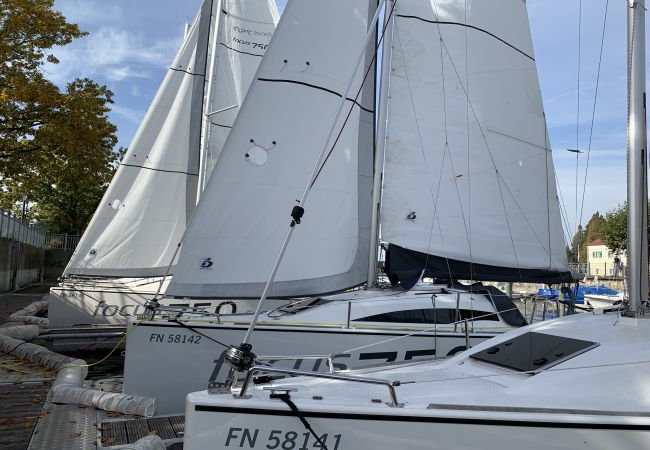 Focus 750 im Hafen Segelschule BSM
