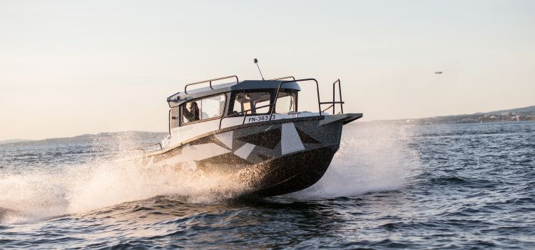 Segelschule BSM Motorboot Delta auf Spritztour