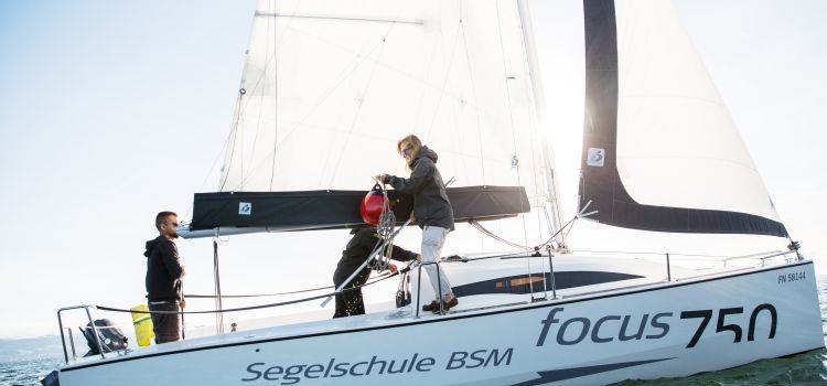 Segelschule BSM Focus 750 Person mit Tripp Boje