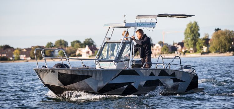 Segelschule BSM Motorboot